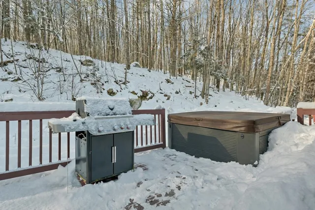 $450,000 | 11 East Dunbarton Road, Goffstown, NH 03045