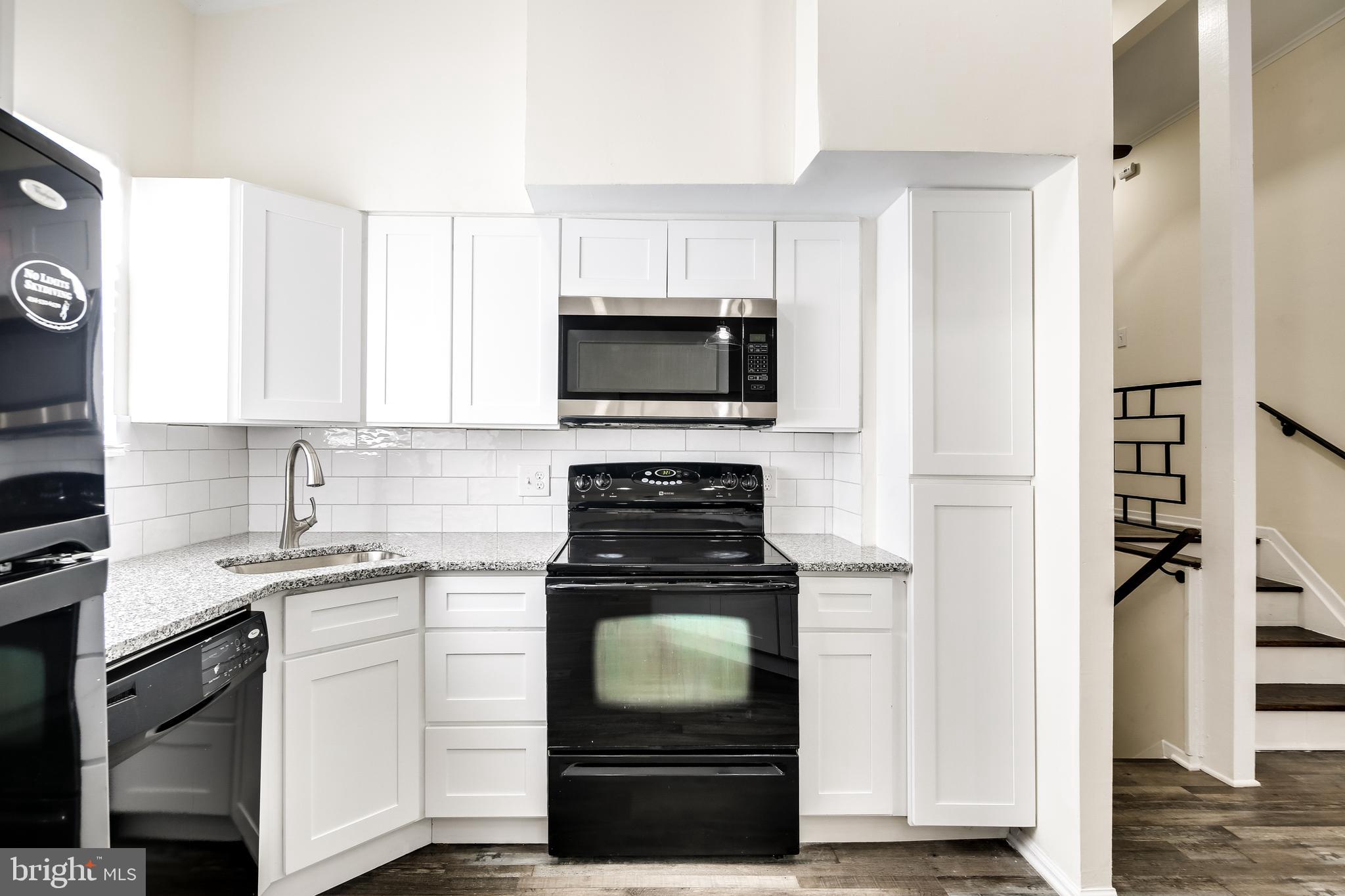 4727 Three Oaks Road Pikesville, MD 21208 - Photo 4 of 33