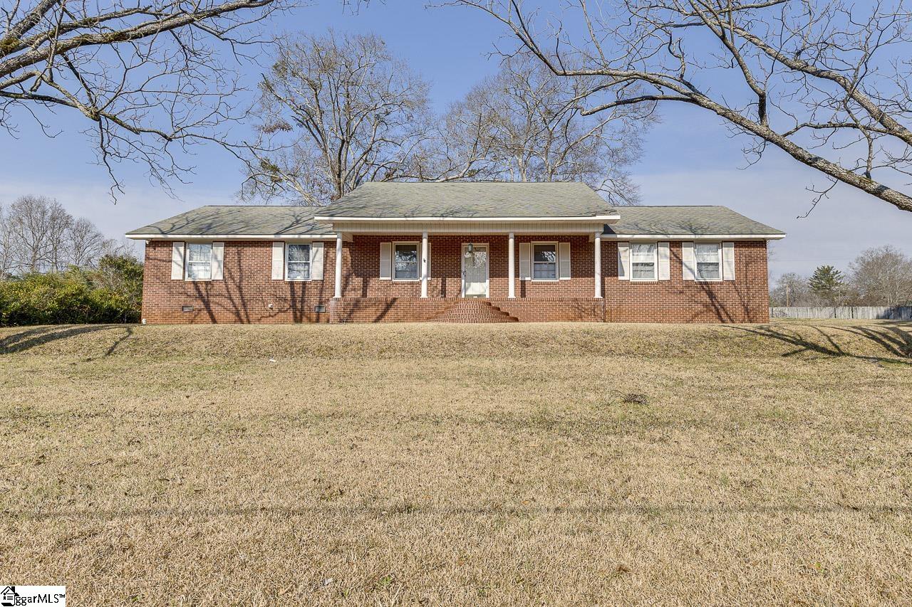 1608 Greenwood Road Laurens, SC 29360 - Photo 1 of 37 Gallery Image 1