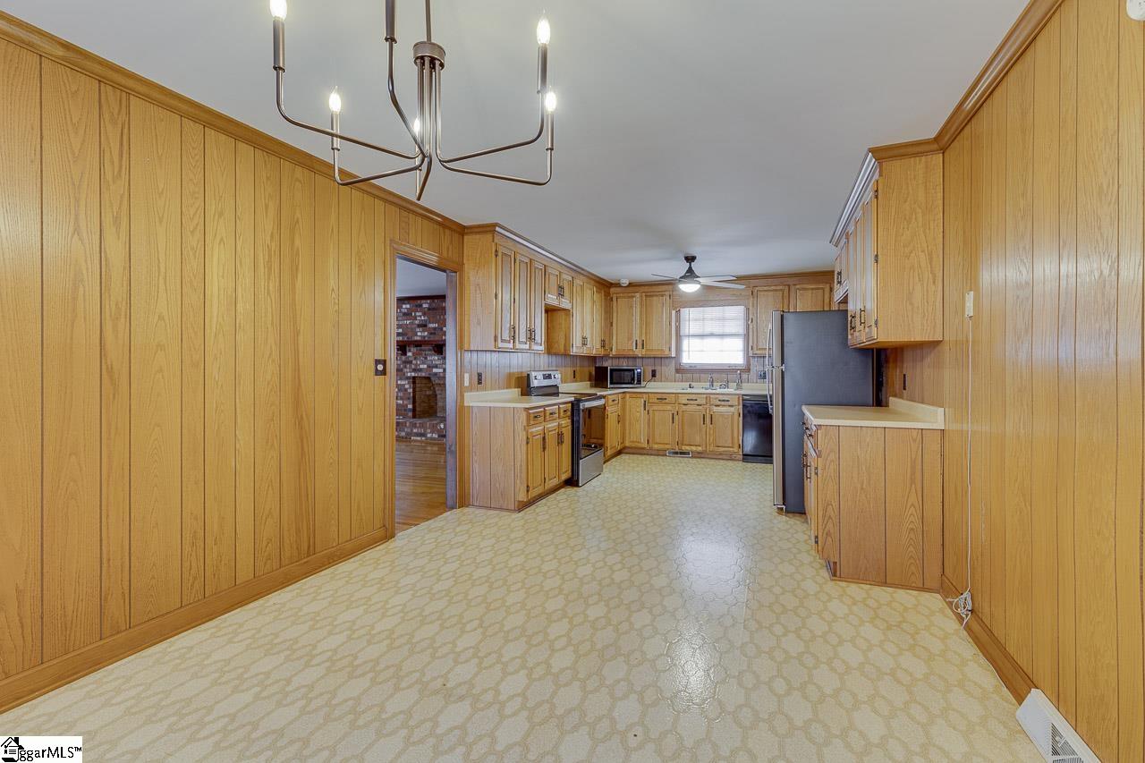 1608 Greenwood Road Laurens, SC 29360 - Photo 11 of 37 Gallery Image 11