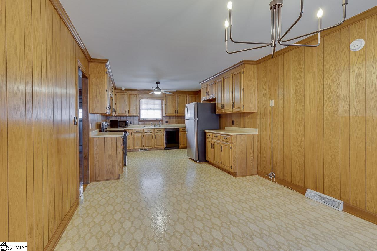 1608 Greenwood Road Laurens, SC 29360 - Photo 12 of 37 Gallery Image 12