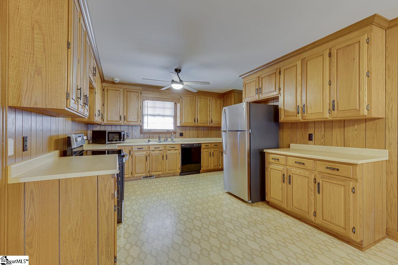 1608 Greenwood Road Laurens, SC 29360 - Photo 14 of 37 Gallery Image 14