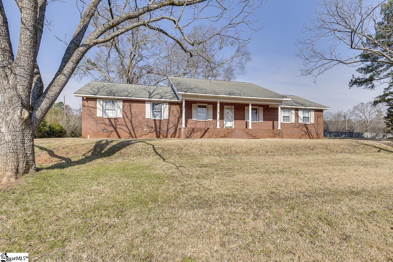 1608 Greenwood Road Laurens, SC 29360 - Photo 2 of 37 Gallery Image 2