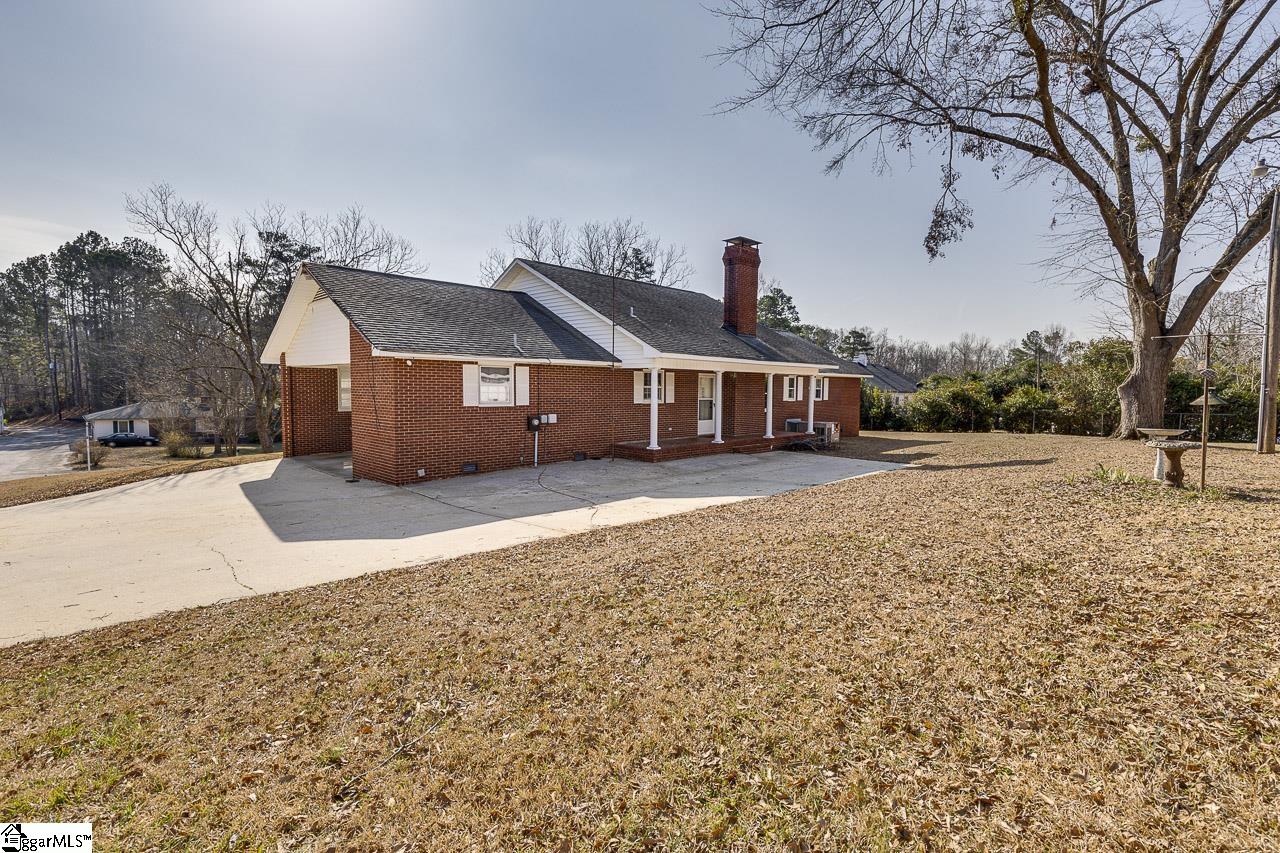 1608 Greenwood Road Laurens, SC 29360 - Photo 33 of 37 Gallery Image 33