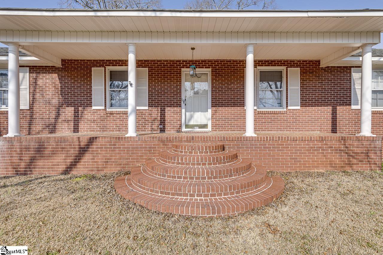 1608 Greenwood Road Laurens, SC 29360 - Photo 4 of 37 Gallery Image 4