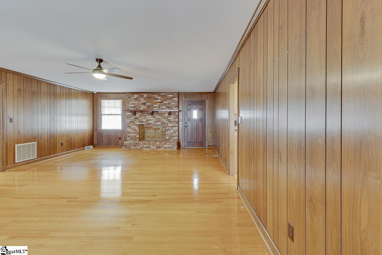 1608 Greenwood Road Laurens, SC 29360 - Photo 5 of 37 Gallery Image 5