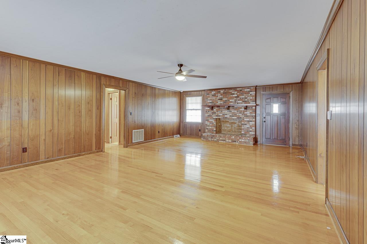 1608 Greenwood Road Laurens, SC 29360 - Photo 7 of 37 Gallery Image 7