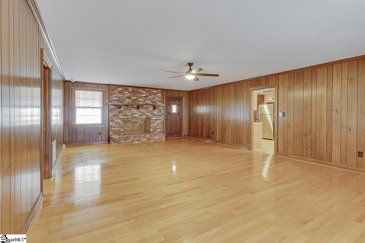 1608 Greenwood Road Laurens, SC 29360 - Photo 8 of 37 Gallery Image 8