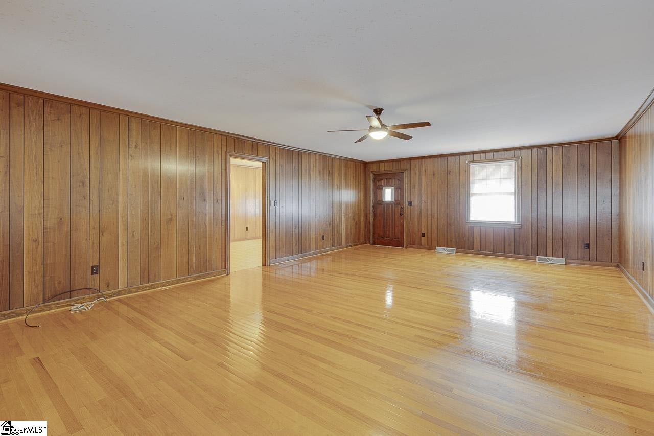 1608 Greenwood Road Laurens, SC 29360 - Photo 9 of 37 Gallery Image 9