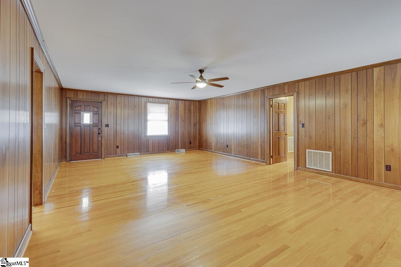 1608 Greenwood Road Laurens, SC 29360 - Photo 10 of 37 Gallery Image 10