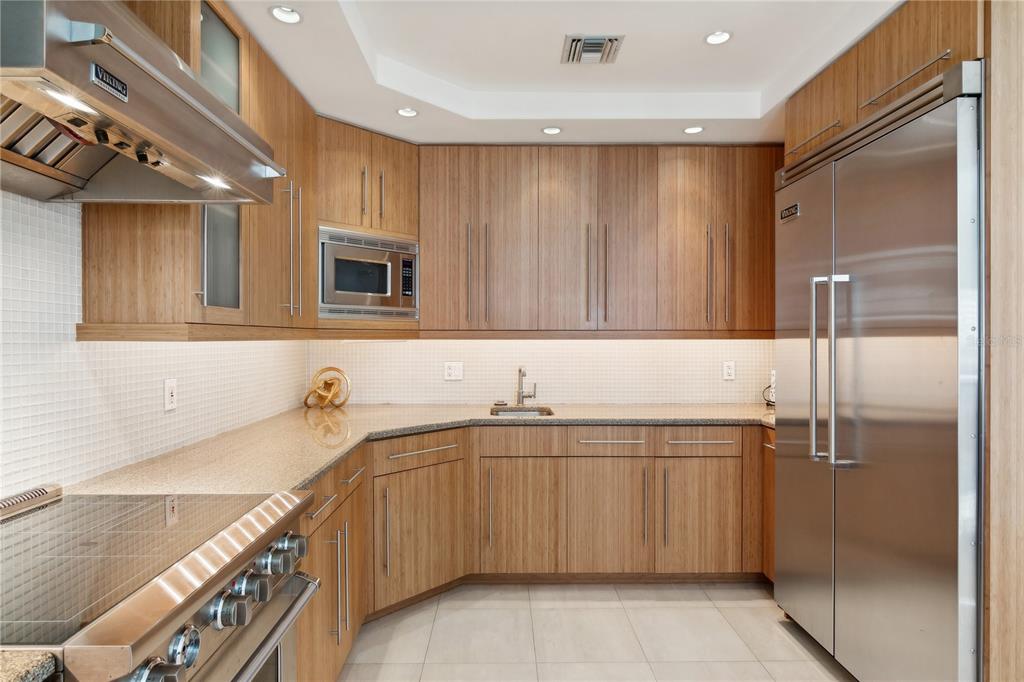 648 Beach Road Sarasota, FL 34242 - Photo 9 of 31