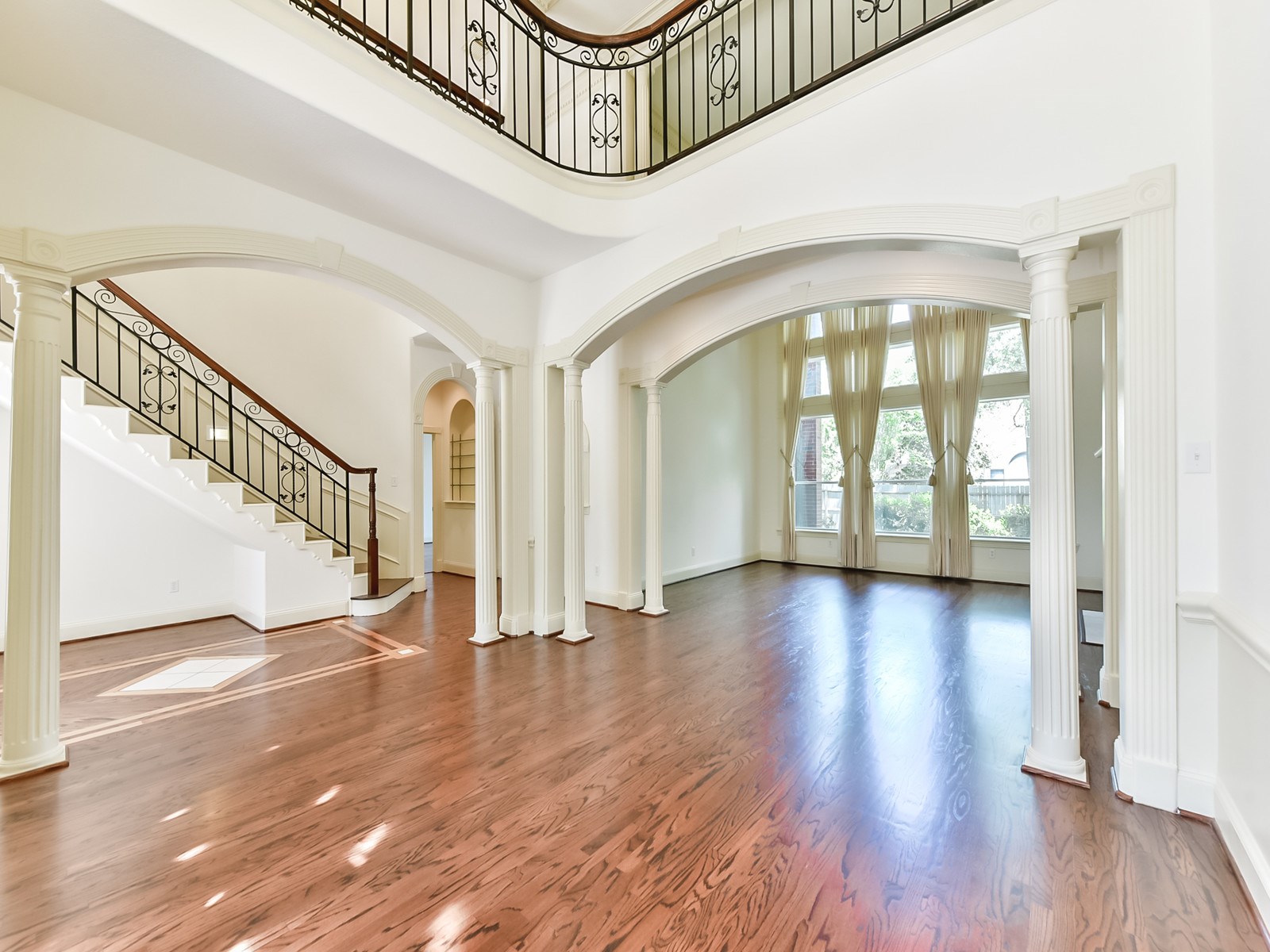 166 East Capstone Circle Spring, TX 77381 - Photo 11 of 45 a view of an entryway with wooden floor
