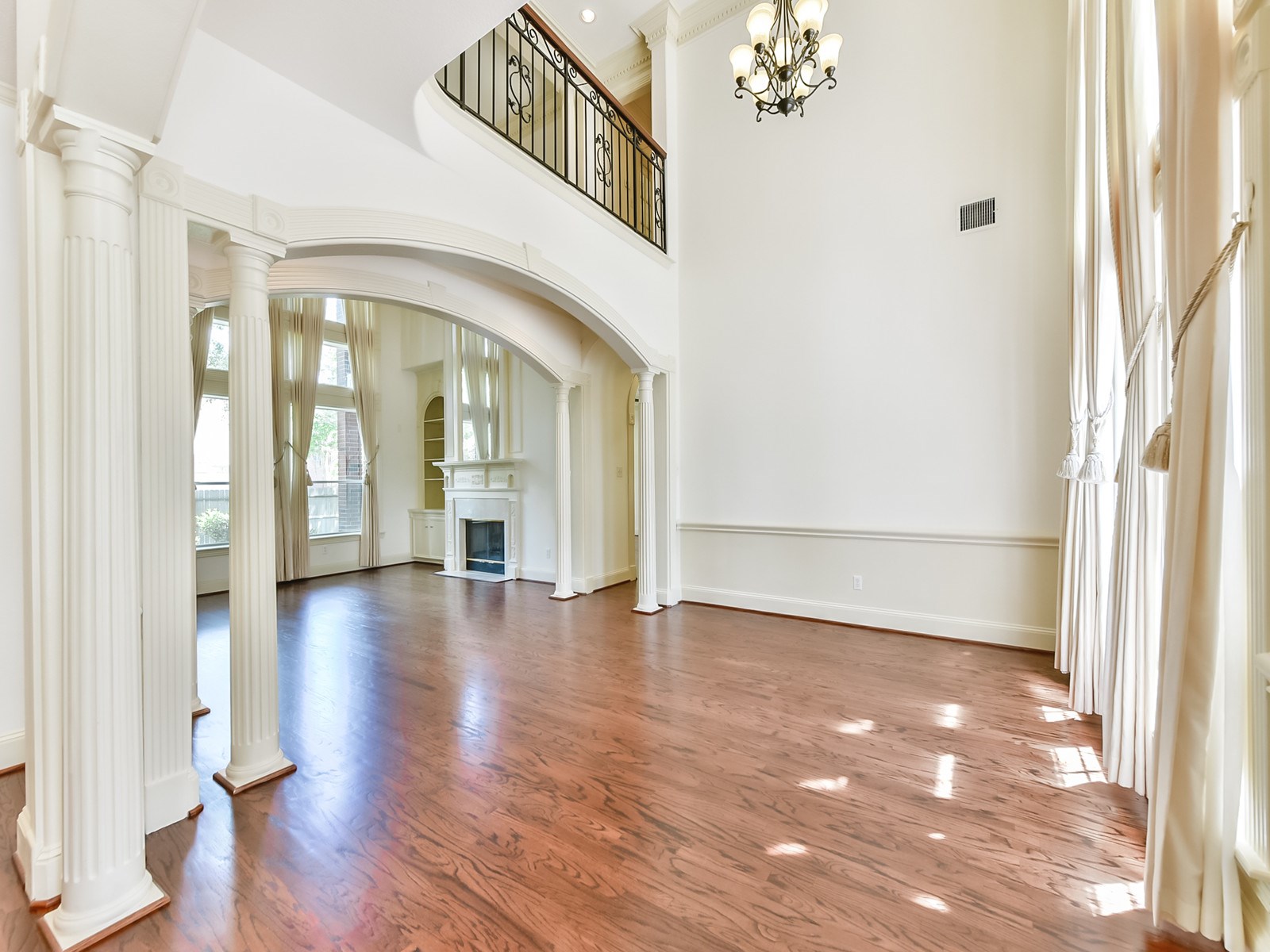 166 East Capstone Circle Spring, TX 77381 - Photo 9 of 45 a view of an entryway with wooden floor