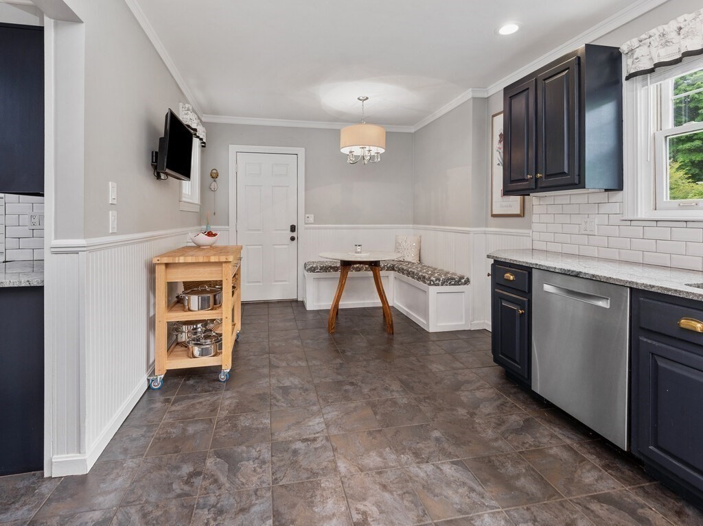 21 Otsego Road Worcester, MA 01609 - Photo 9 of 41 Gallery Image 9