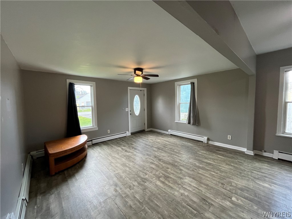 17 Edith Street Tonawanda, NY 14150 - Photo 6 of 43 LIVING ROOM