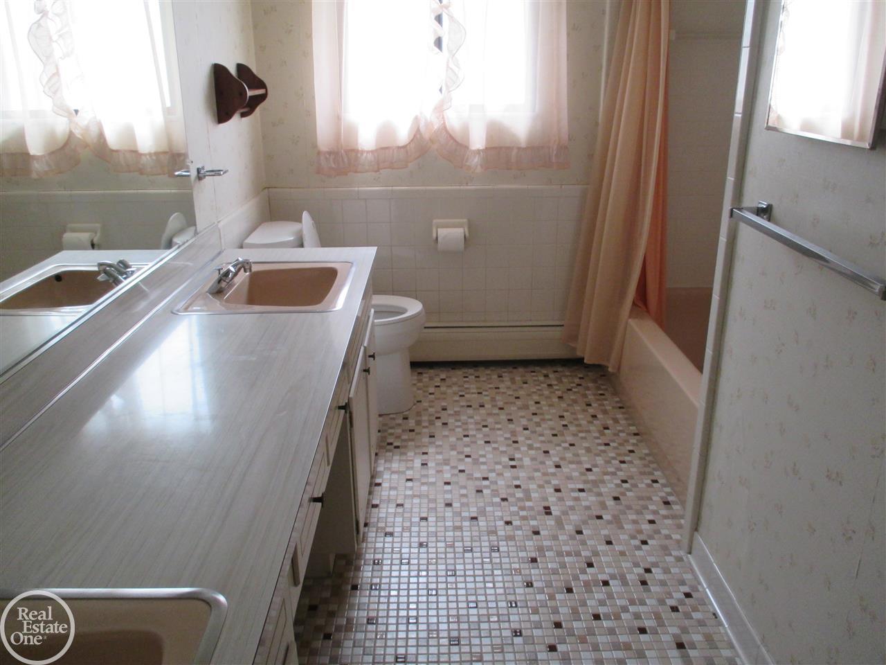 763 Hampton Road Grosse Pointe, MI 48236 - Photo 10 of 16 31244458-9.JPG