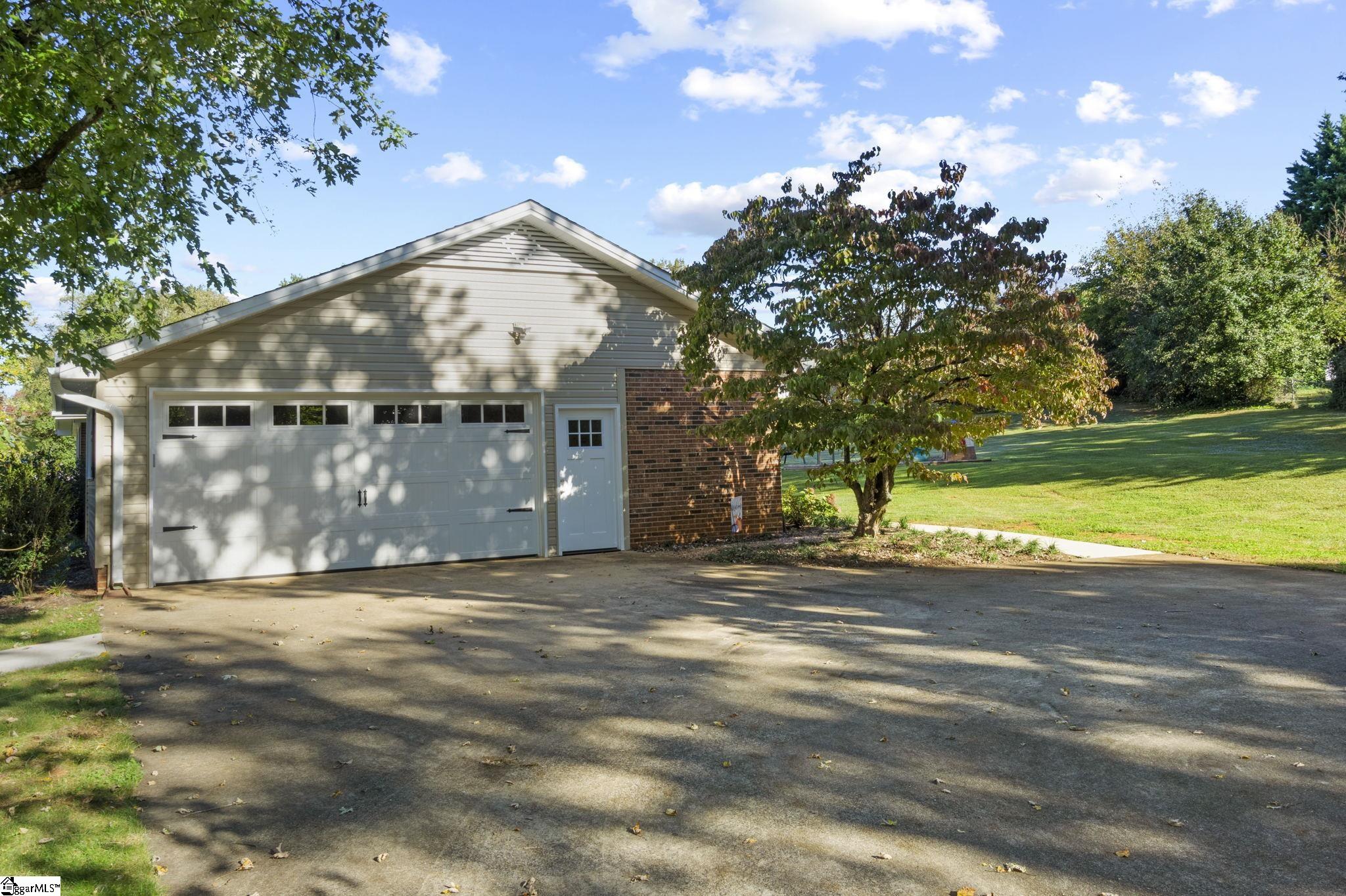 34 Rollingreen Road Greer, SC 29651 - Photo 22 of 30 Gallery Image 22