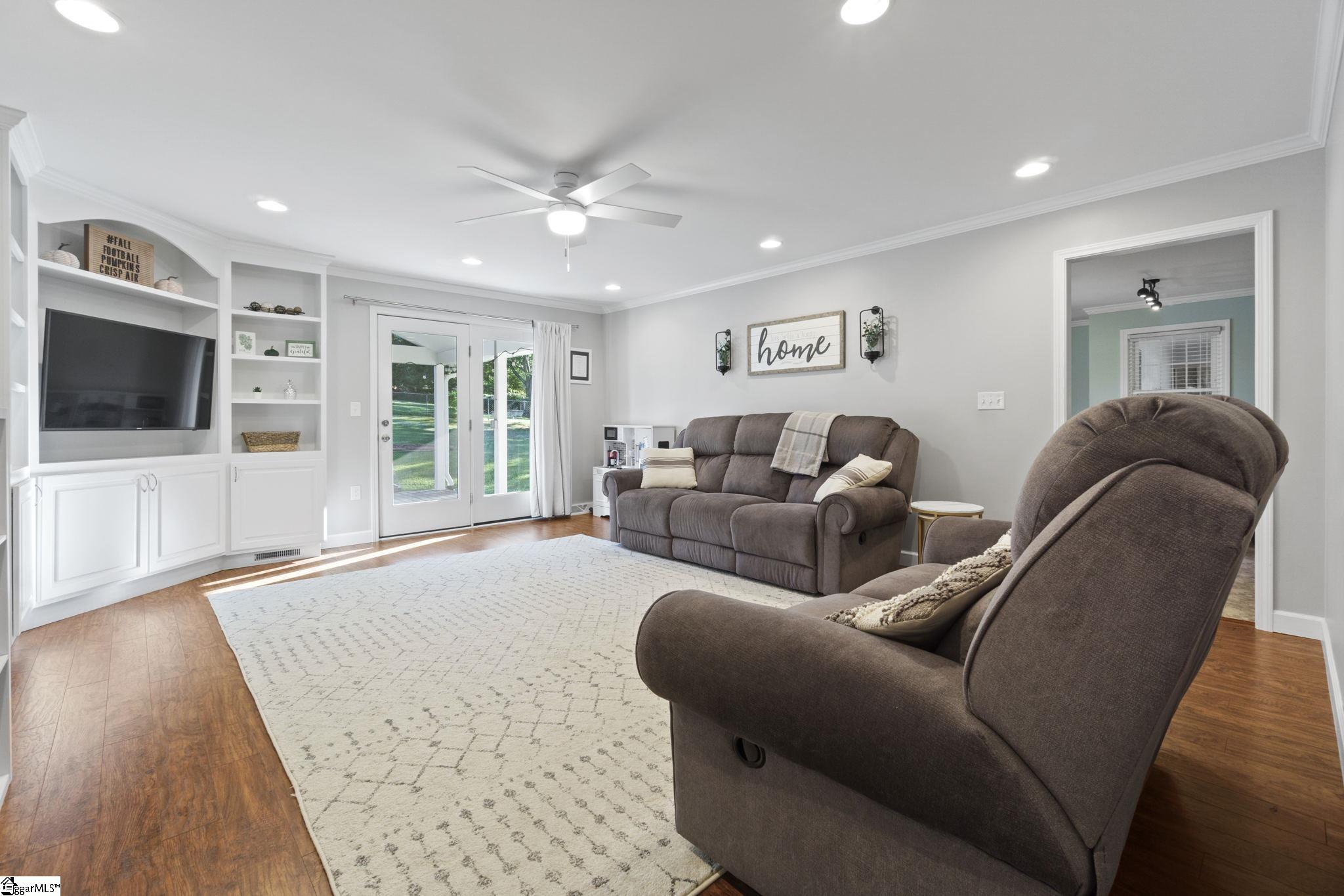 34 Rollingreen Road Greer, SC 29651 - Photo 6 of 30 Gallery Image 6