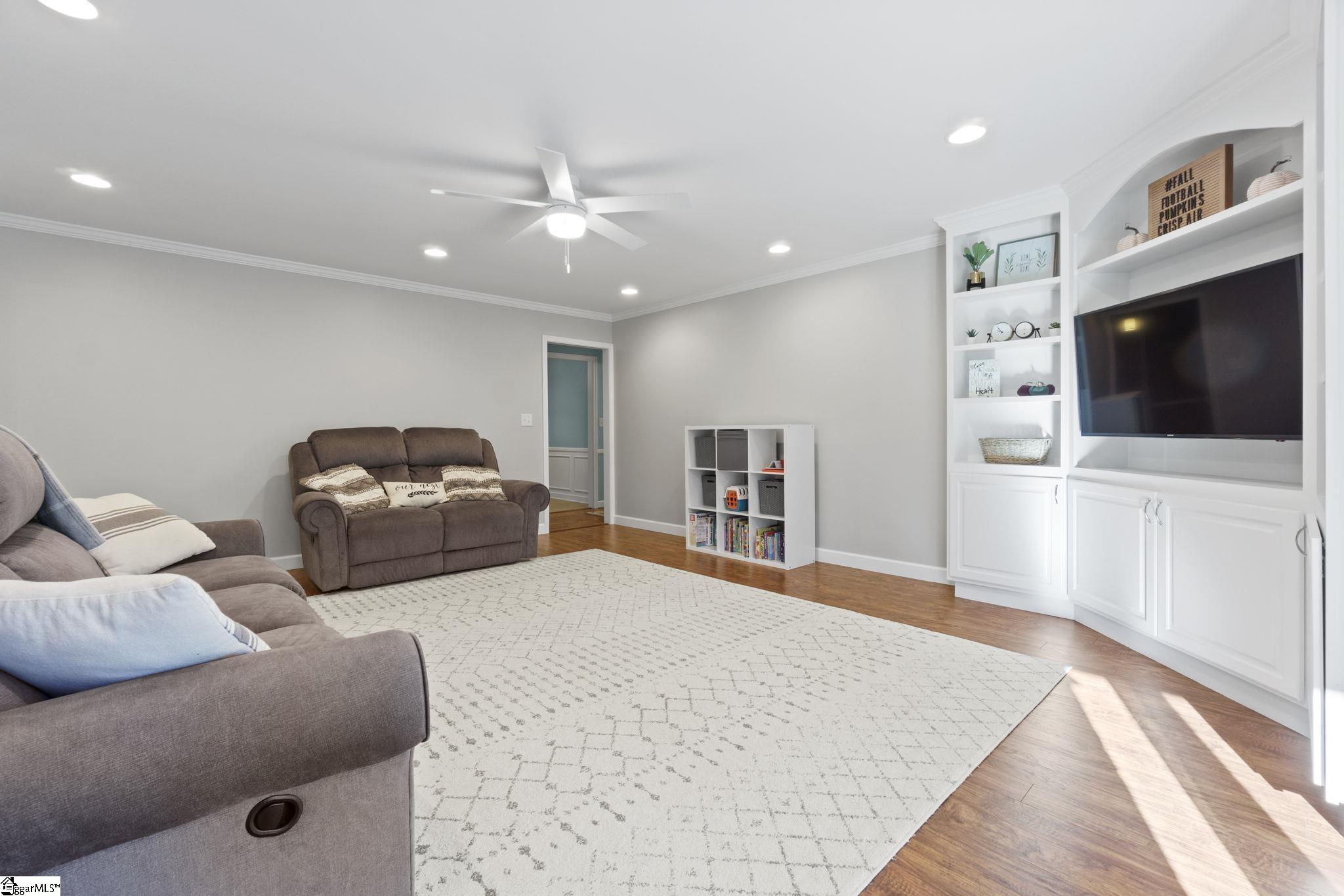 34 Rollingreen Road Greer, SC 29651 - Photo 7 of 30 Gallery Image 7