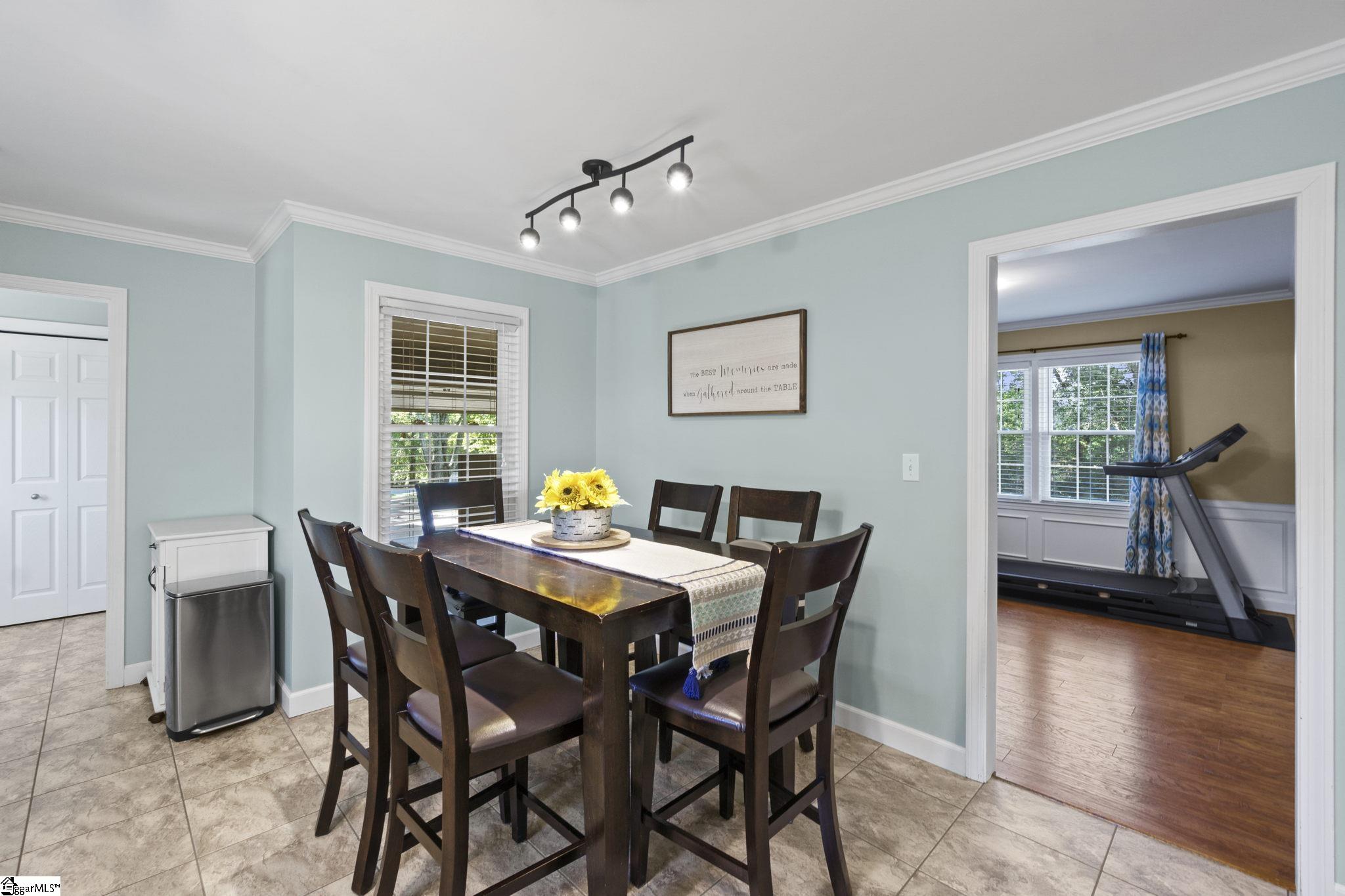 34 Rollingreen Road Greer, SC 29651 - Photo 8 of 30 Gallery Image 8