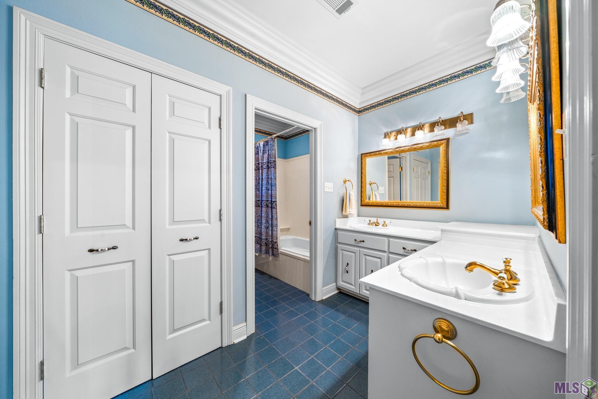 9053 Thistle Ridge Drive St. George, LA 70809 - Photo 32 of 41 Upstairs bathroom