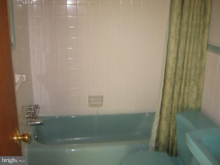 393 Hillside Road Ridley Park, PA 19078 - Photo 14 of 19 Bathroom