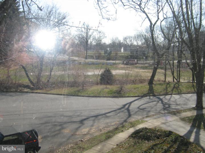 393 Hillside Road Ridley Park, PA 19078 - Photo 3 of 19 View