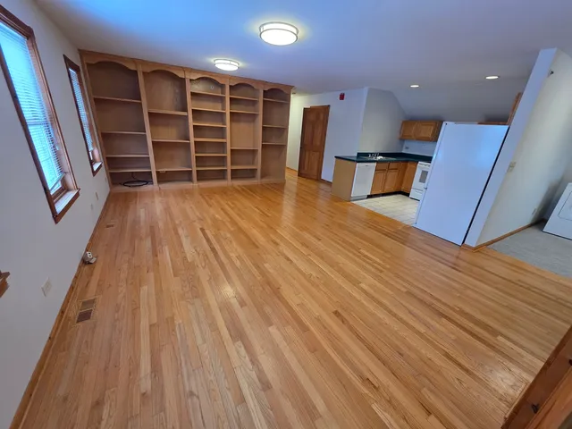 $1,900 | 236 Robert Parker Coffin Road, Unit 236, Long Grove, IL 60047