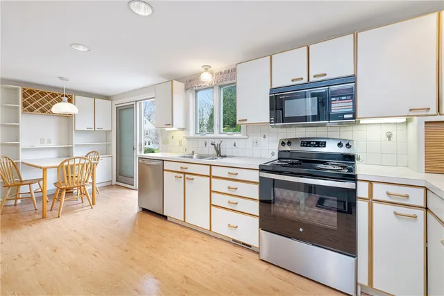 $679,000 | 20 Elmsgate Way, East Providence, RI 02916