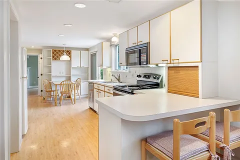 $679,000 | 20 Elmsgate Way, East Providence, RI 02916