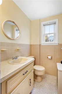 $679,000 | 20 Elmsgate Way, East Providence, RI 02916