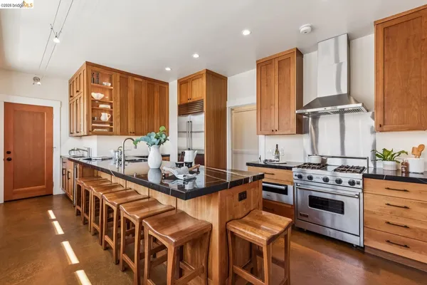 $648,000 | 6166 Dover Street, Oakland, CA 94609