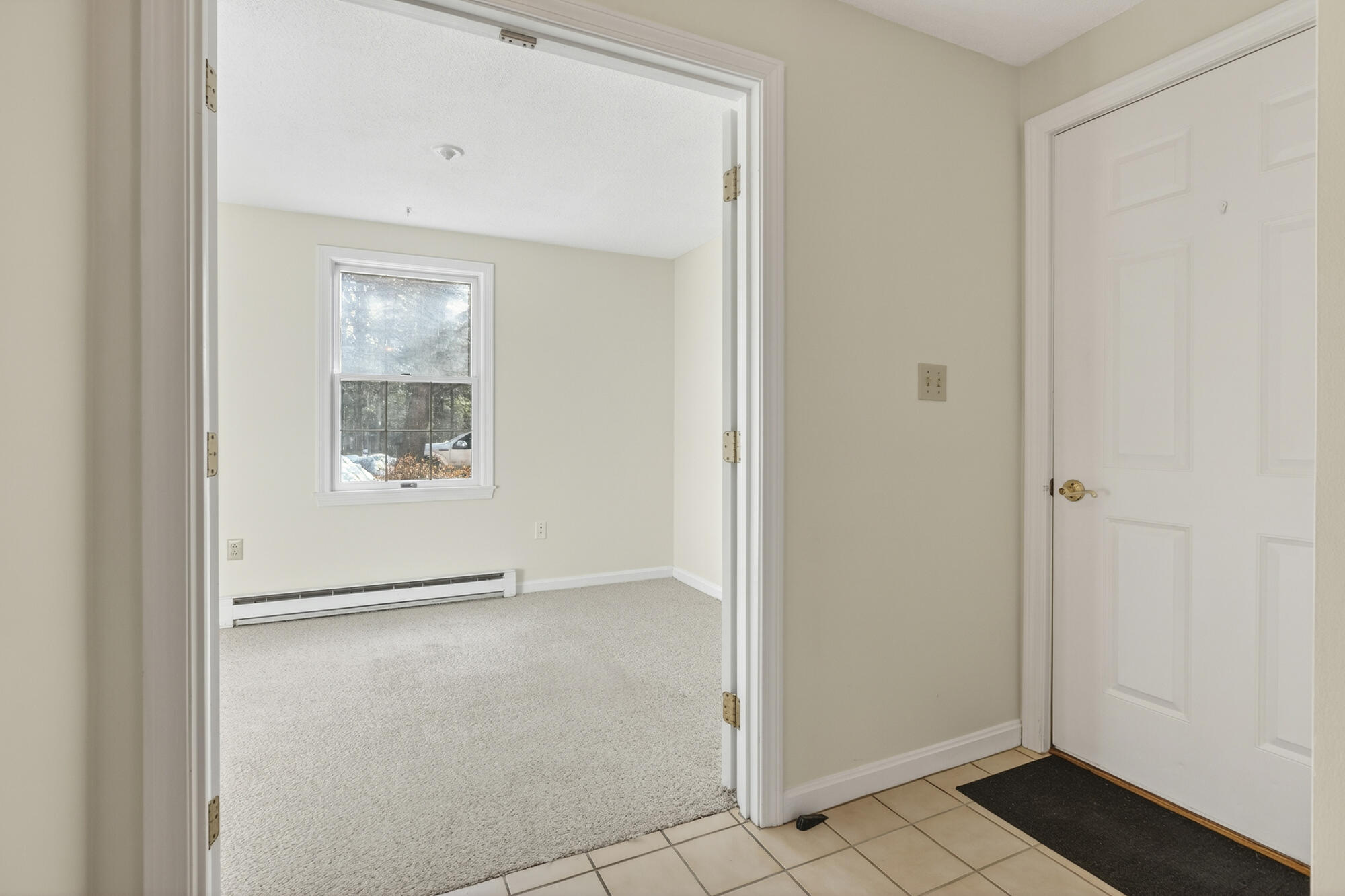 12 Edgecomb Court, Unit 12 Portland, ME 04103 - Photo 14 of 42 12 Edgecomb_W5_23