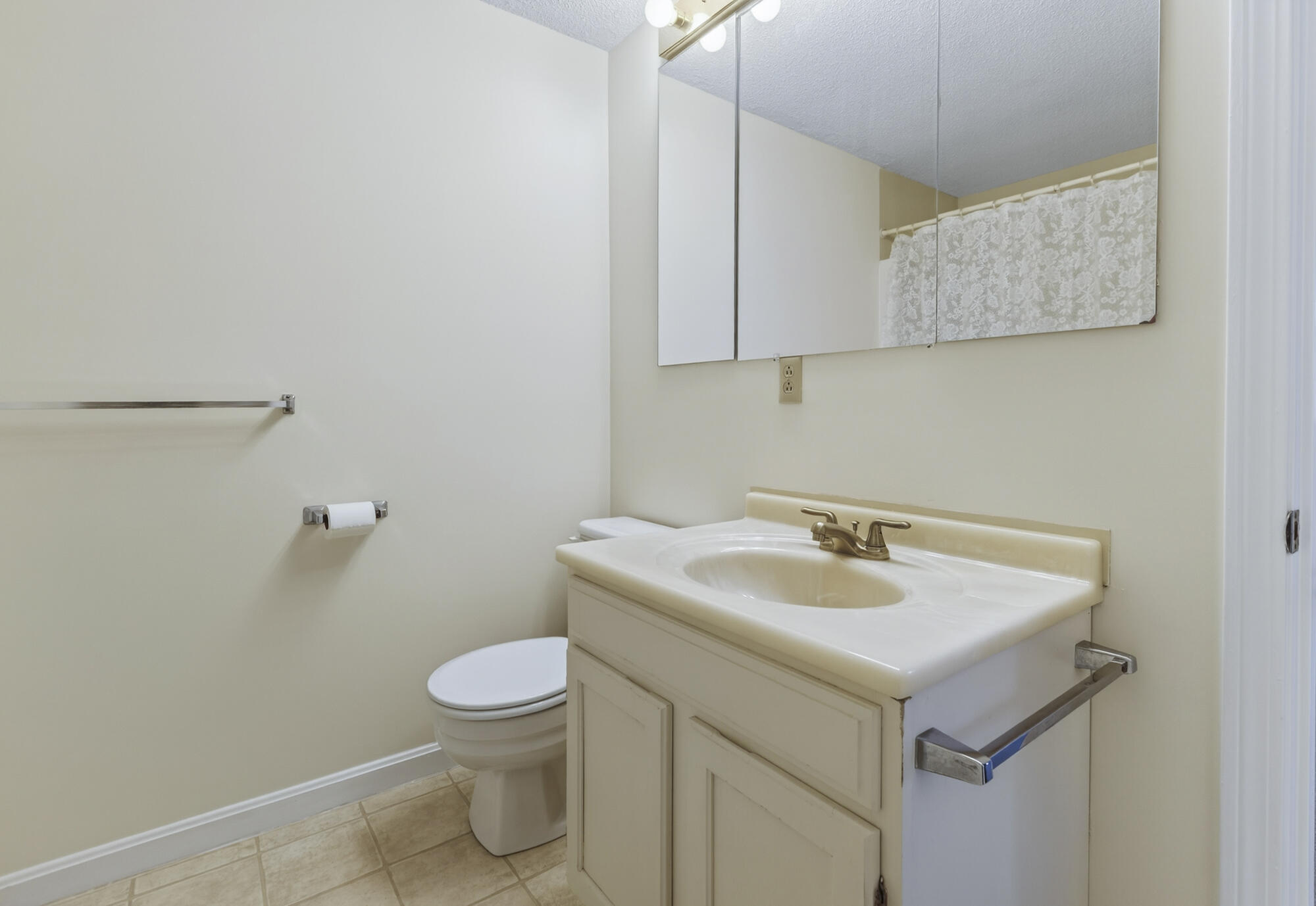 12 Edgecomb Court, Unit 12 Portland, ME 04103 - Photo 39 of 42 12 Edgecomb_W5_47