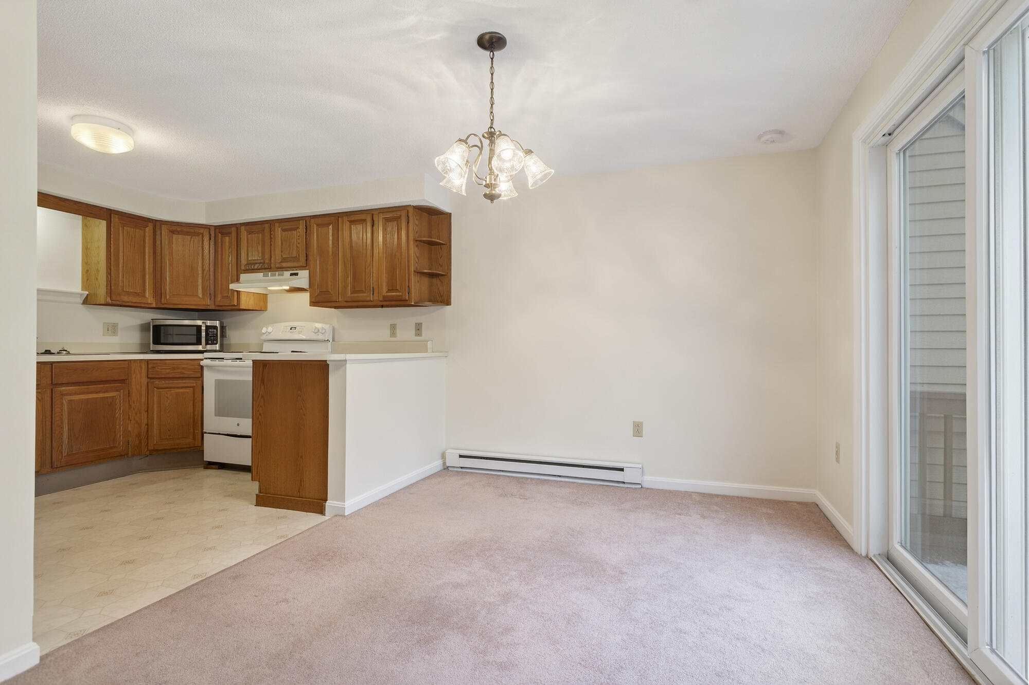 12 Edgecomb Court, Unit 12 Portland, ME 04103 - Photo 8 of 42 12 Edgecomb_W5_14