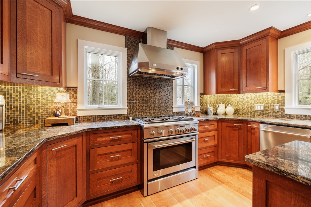 148 Park Road Perinton, NY 14534 - Photo 12 of 49