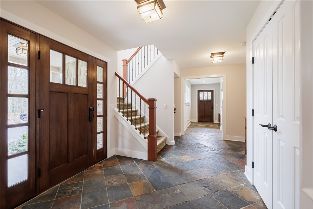 148 Park Road Perinton, NY 14534 - Photo 5 of 49