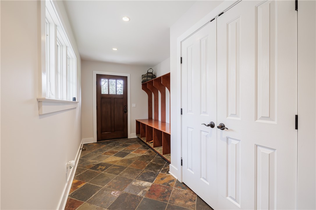 148 Park Road Perinton, NY 14534 - Photo 8 of 49