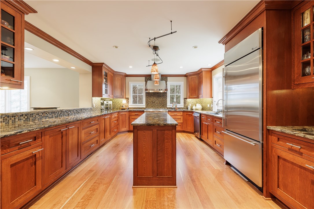 148 Park Road Perinton, NY 14534 - Photo 10 of 49