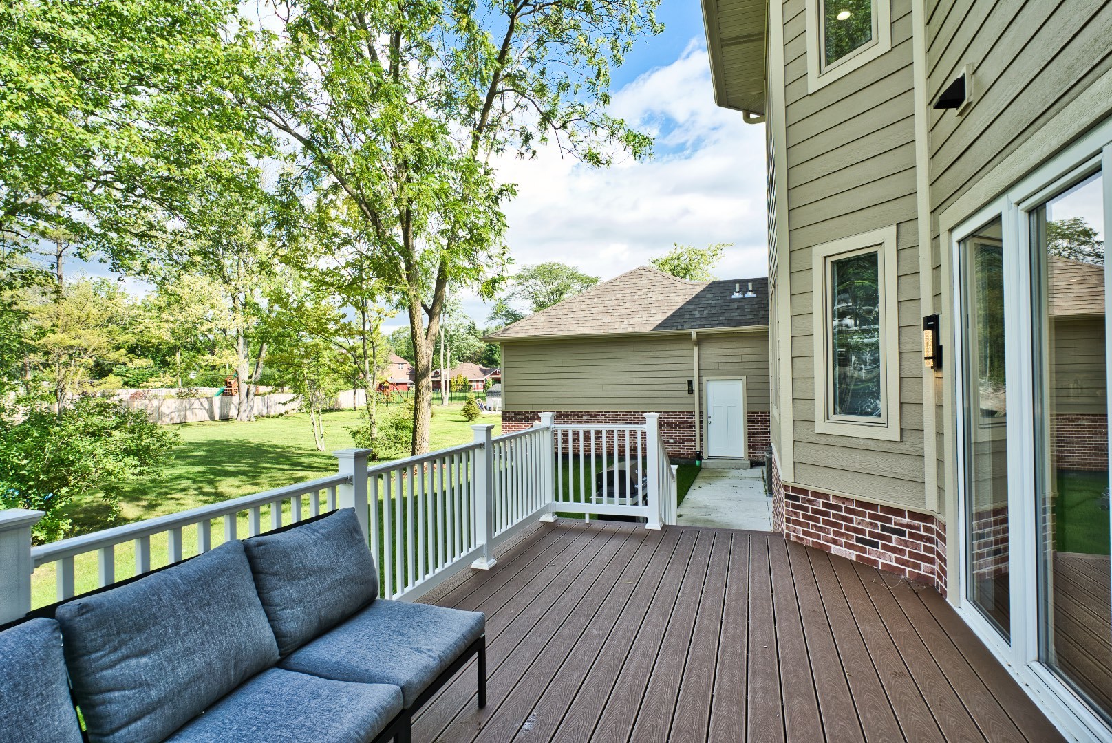 210 Cottonwood Road Northbrook, IL 60062 - Photo 47 of 47 a view of a chair and tables in the balcony