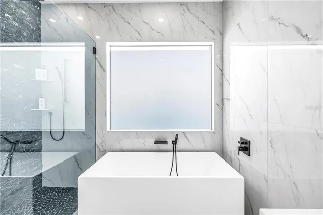 $2,290,000 | 2305 Temple Street, Sarasota, FL 34239