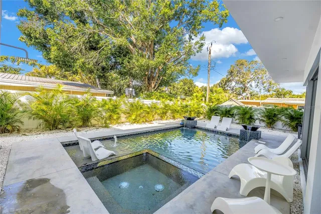 $2,290,000 | 2305 Temple Street, Sarasota, FL 34239