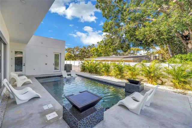 $2,290,000 | 2305 Temple Street, Sarasota, FL 34239