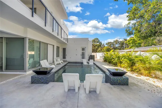 $2,290,000 | 2305 Temple Street, Sarasota, FL 34239