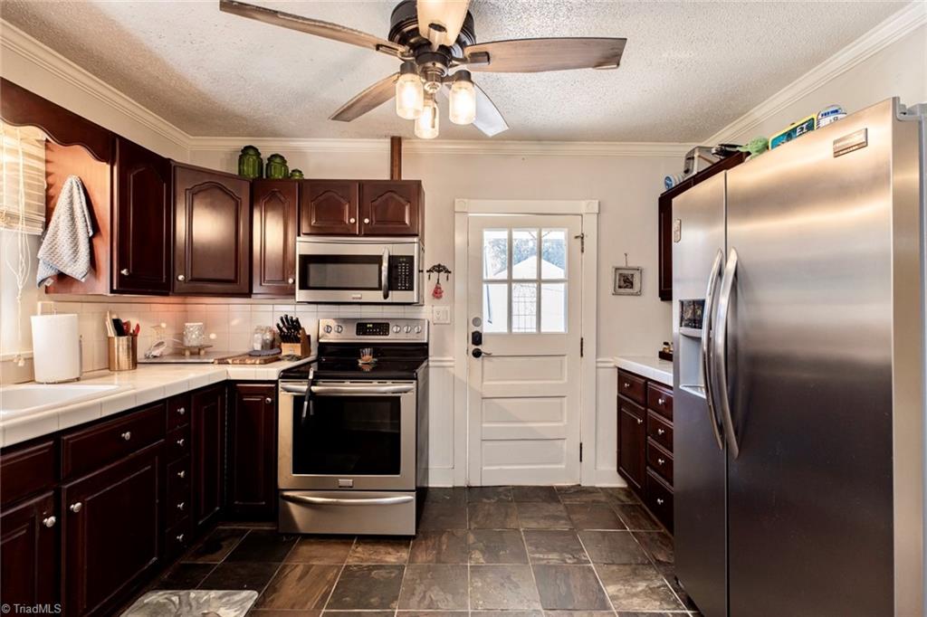 190 Victoria Street Elkin, NC 28621 - Photo 21 of 45 All Stainless Steel Appliances Convey!