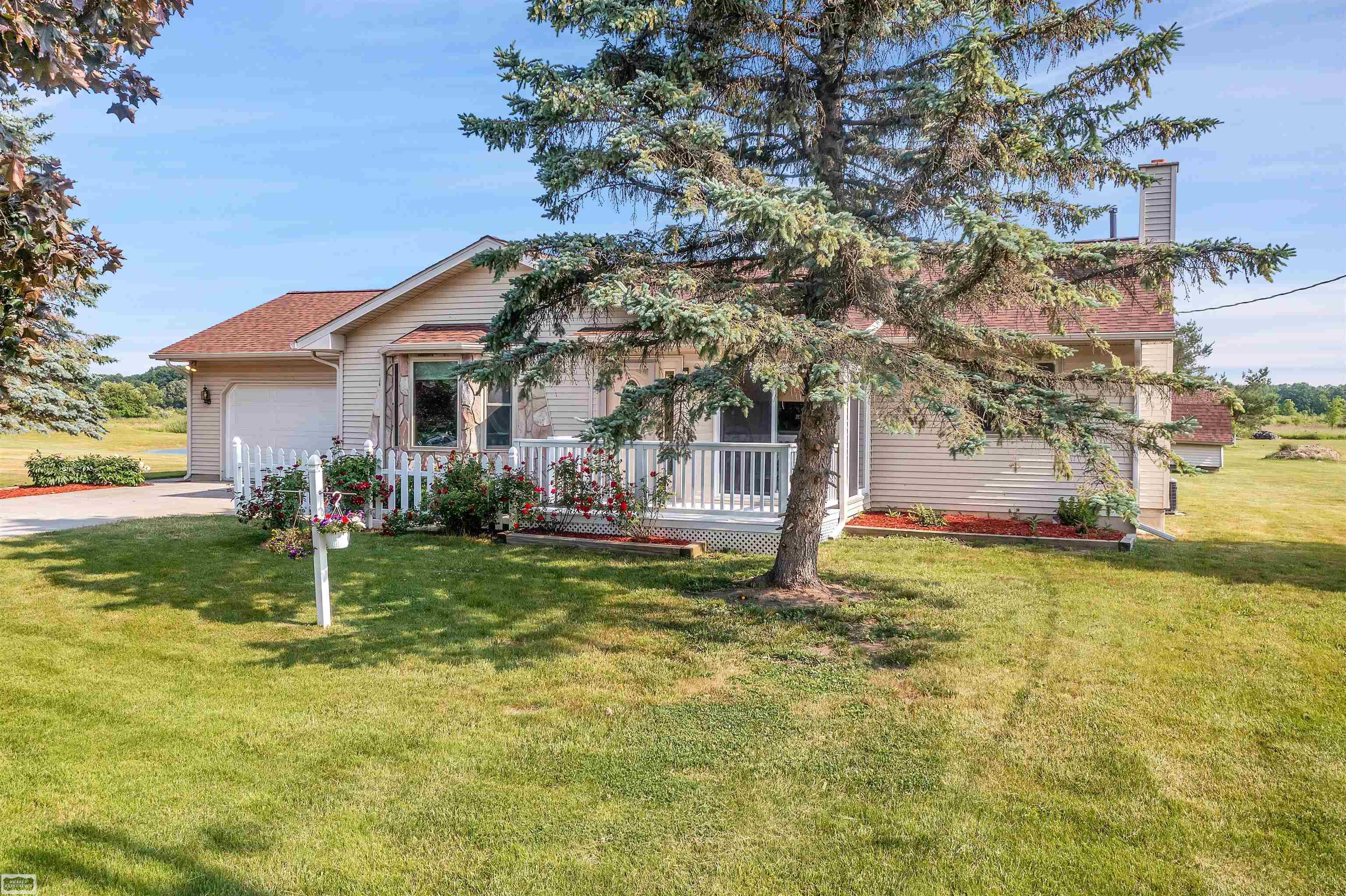 15760 Donald Road Capac, MI 48014 - Photo 4 of 47 Front