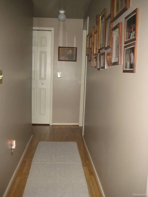 24793 Pheasant Run Road Flat Rock, MI 48134 - Photo 23 of 33 HALLWAY.JPG