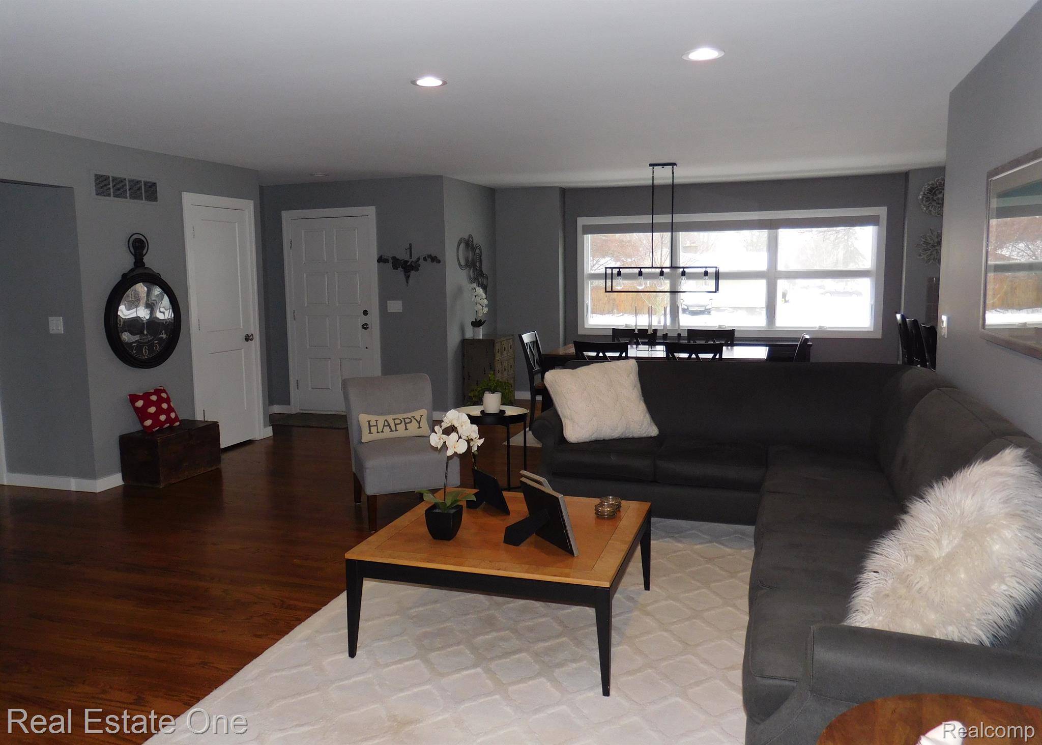 3790 Beach Road Troy, MI 48084 - Photo 12 of 28 family room