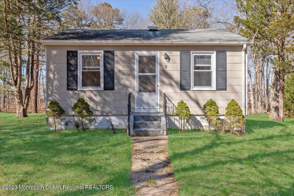 9 Jerrys Lane Howell, NJ 07731 - Photo 3 of 18 02-9 Jerrys Ln, Howell, NJ-2