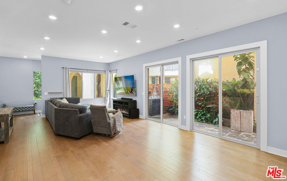 116 Catalyst Irvine, CA 92618 - Photo 6 of 75